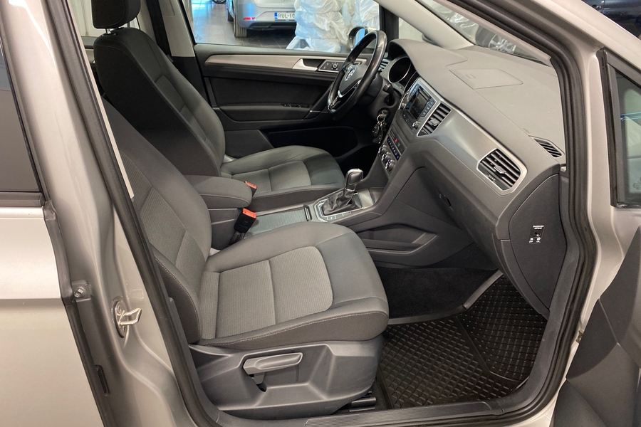 Volkswagen Golf Sportsvan vaihtoauto