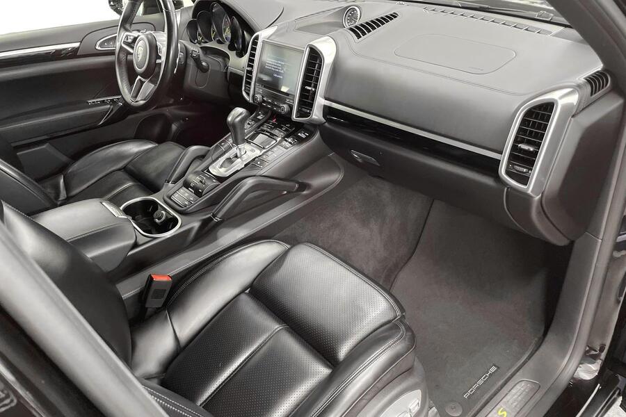 Porsche Cayenne vaihtoauto