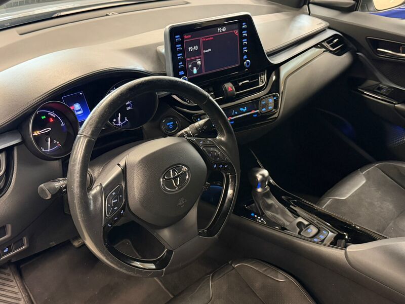 Toyota C-HR vaihtoauto