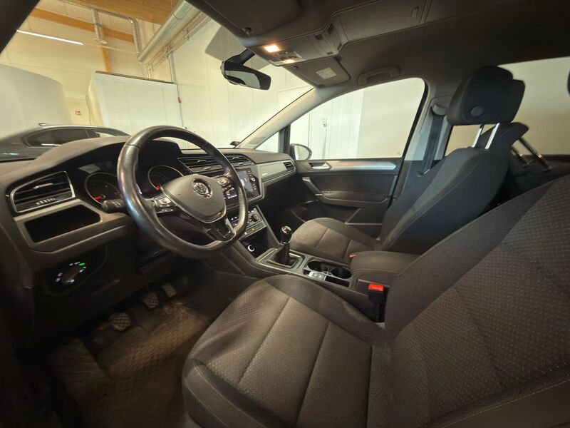 Volkswagen Touran vaihtoauto