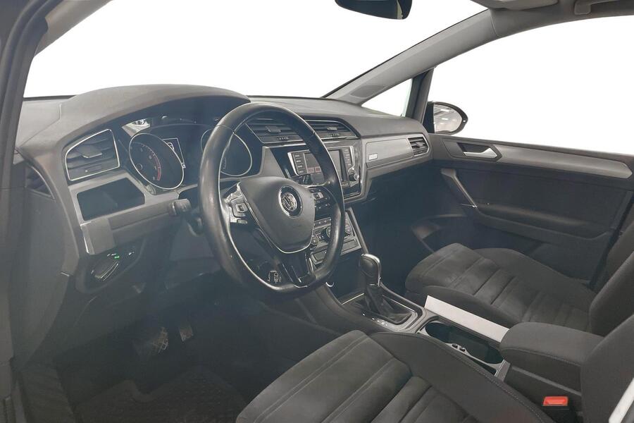 Volkswagen Touran vaihtoauto