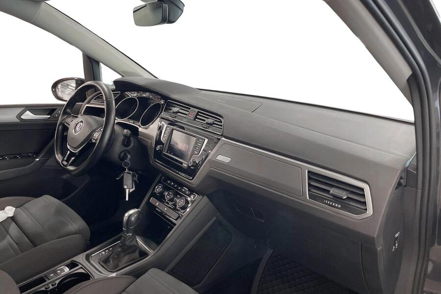 Volkswagen Touran vaihtoauto