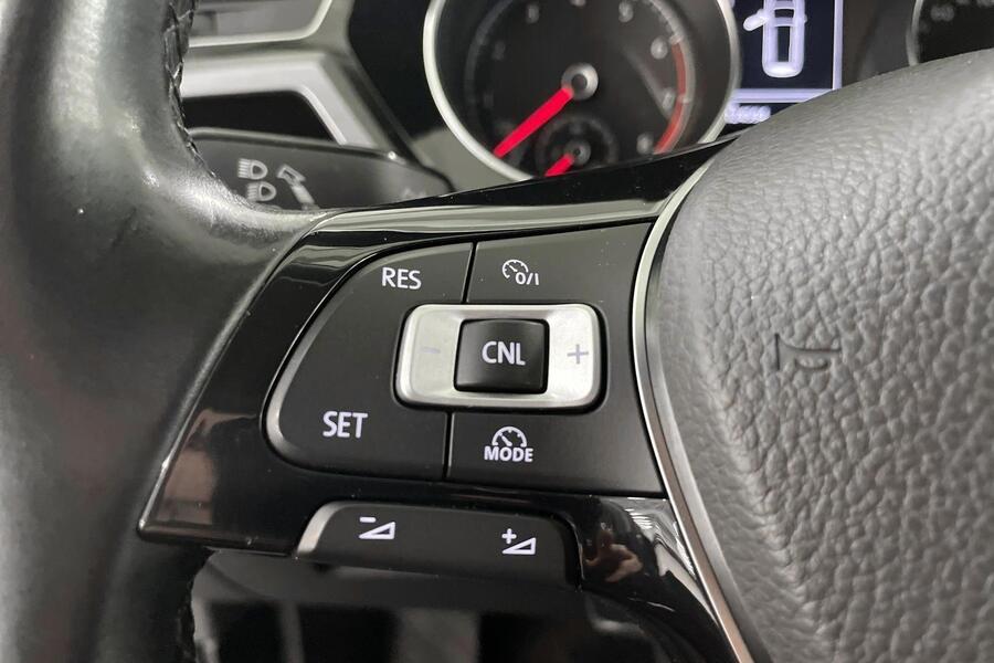 Volkswagen Touran vaihtoauto