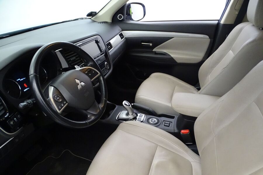 Mitsubishi Outlander PHEV vaihtoauto