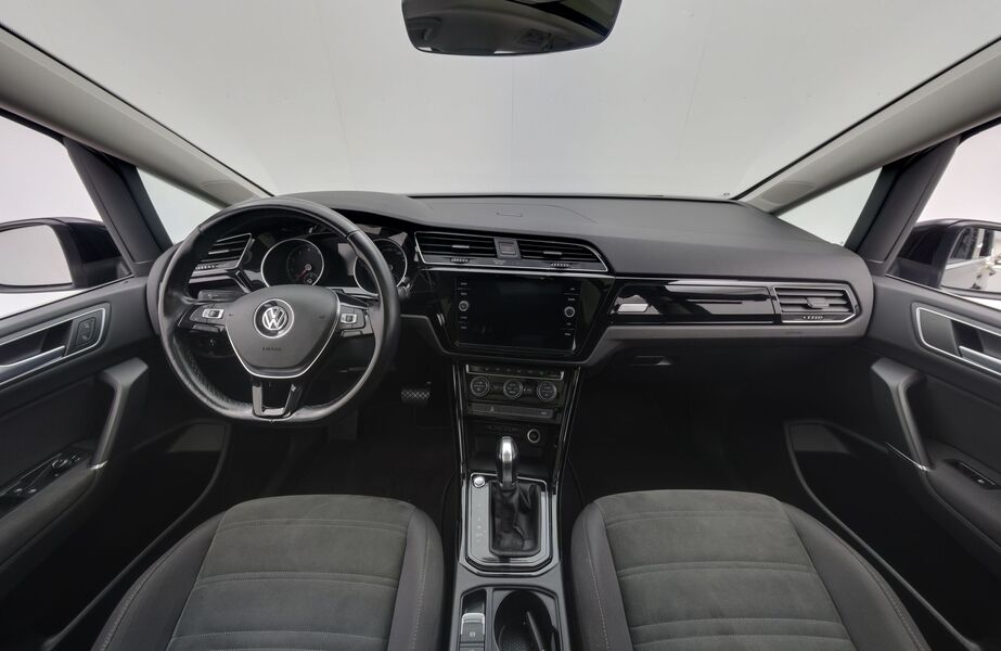 Volkswagen Touran vaihtoauto