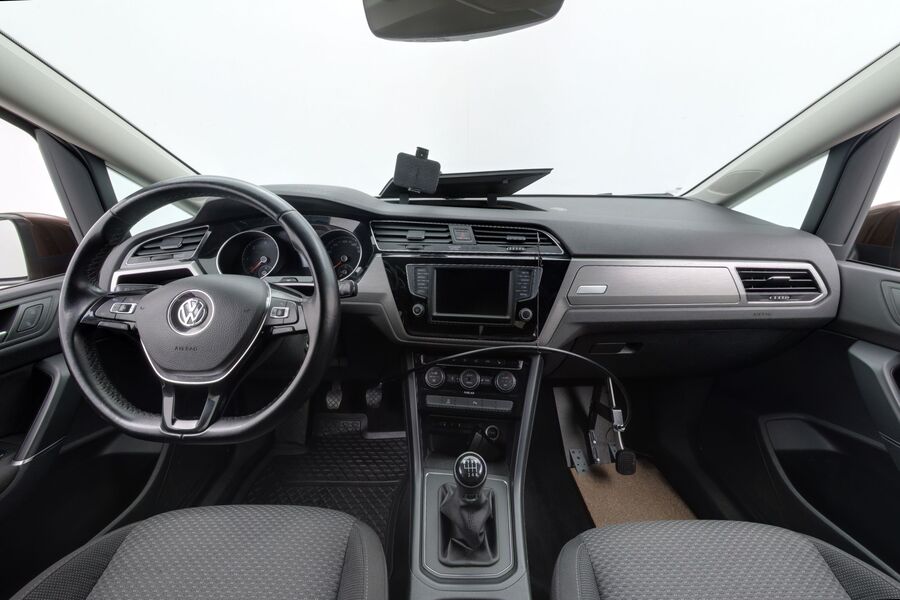 Volkswagen Touran vaihtoauto