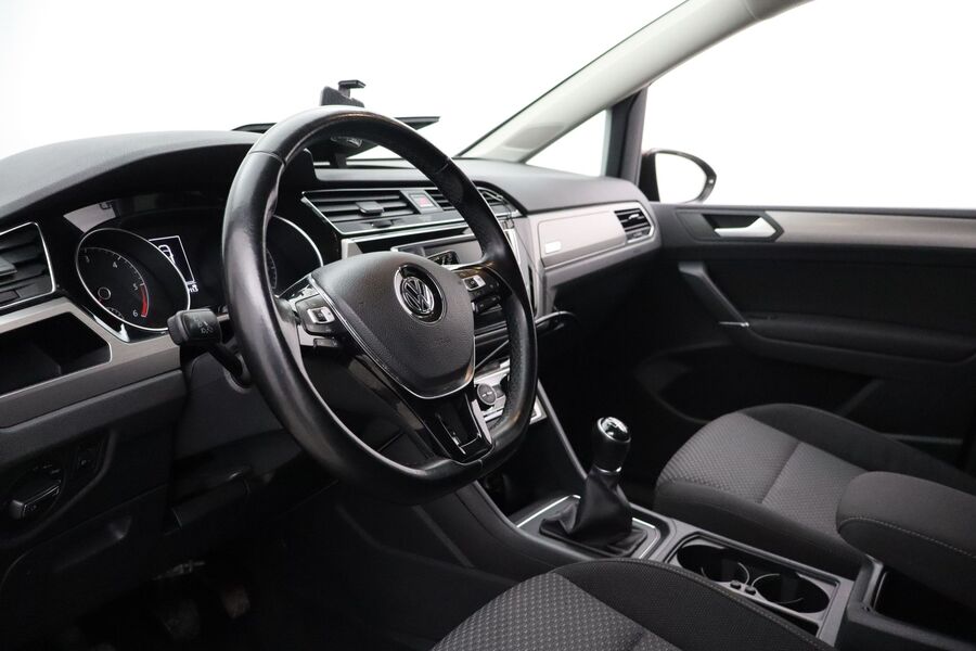 Volkswagen Touran vaihtoauto