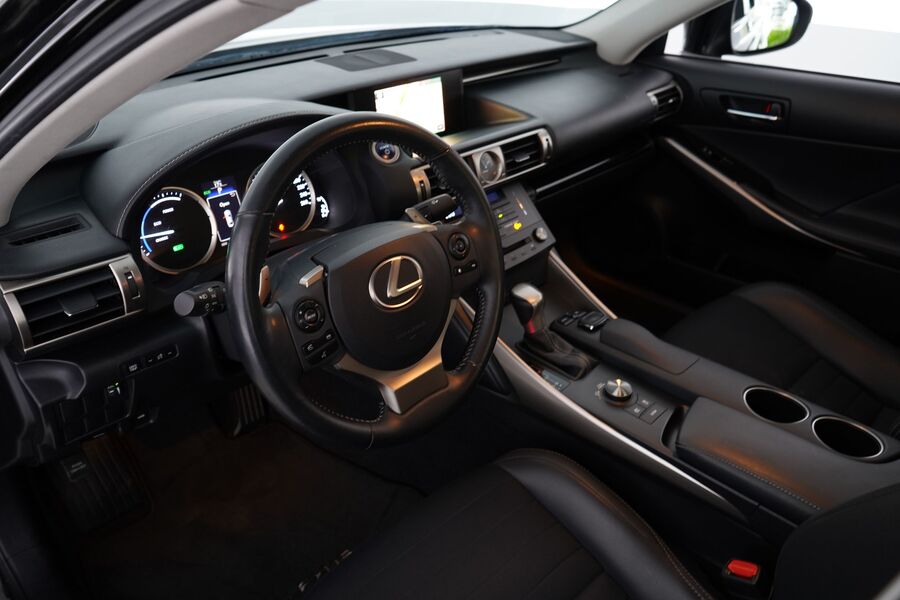 Lexus IS vaihtoauto