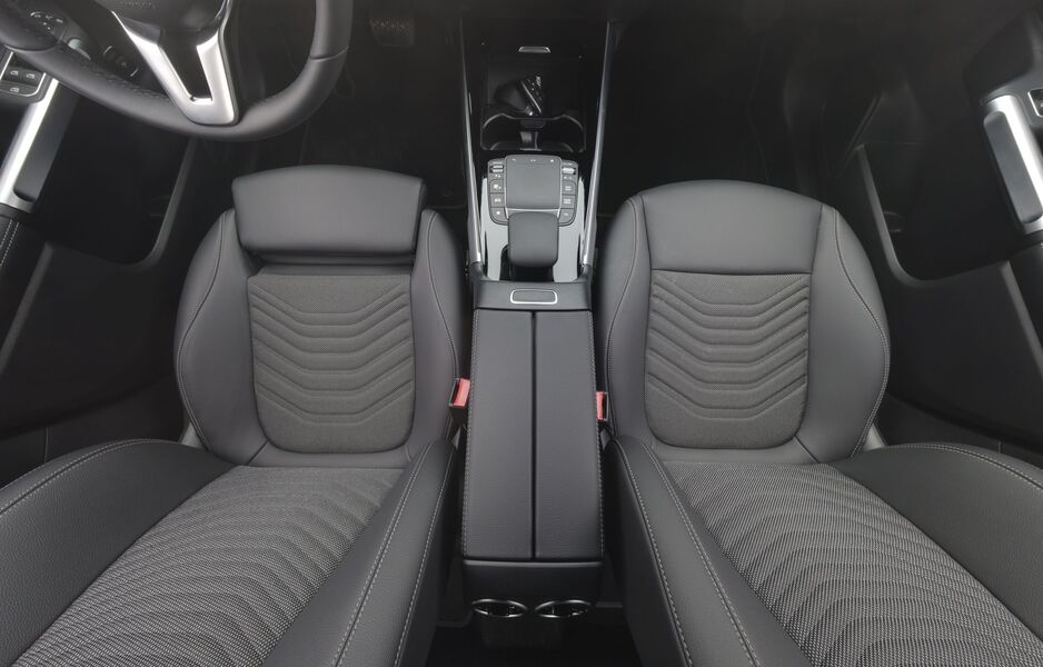 Mercedes-Benz EQB vaihtoauto