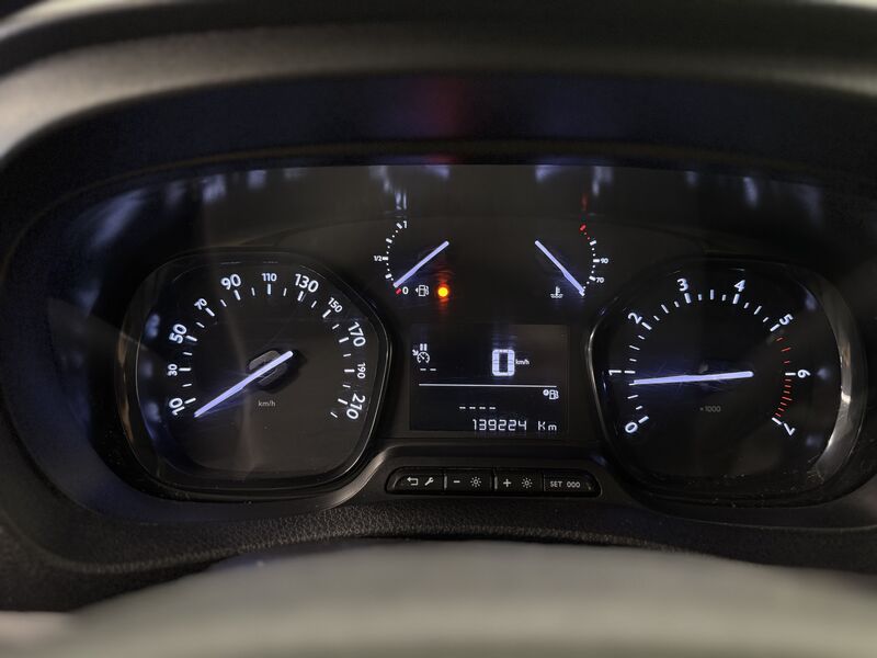 Opel Vivaro vaihtoauto