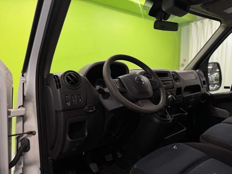 Nissan NV400 vaihtoauto