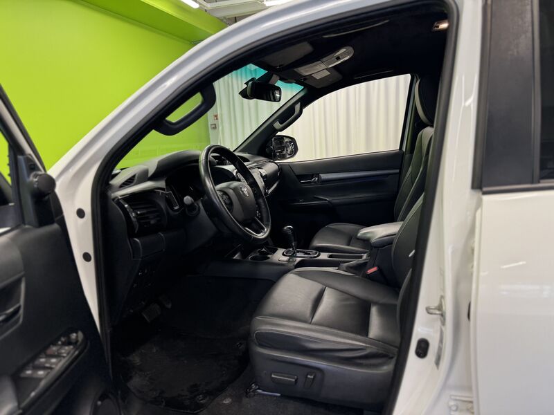 Toyota Hilux vaihtoauto