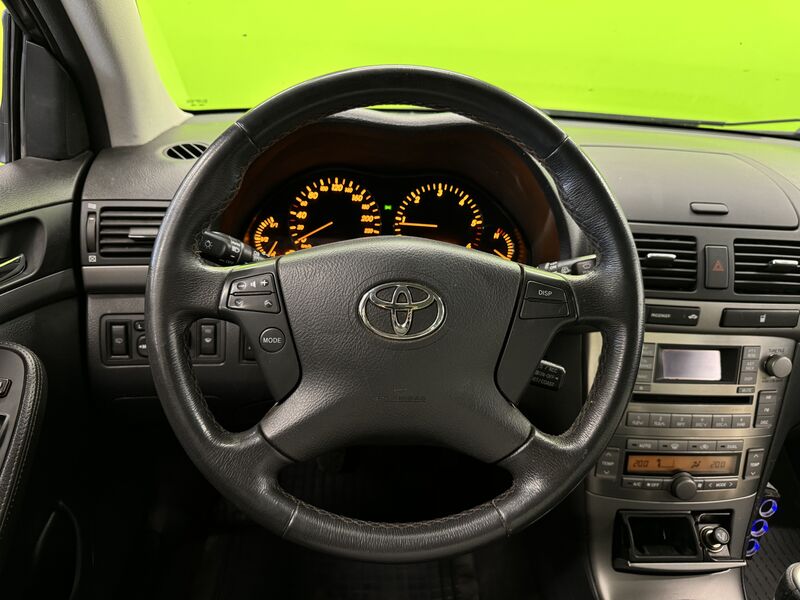 Toyota Avensis vaihtoauto