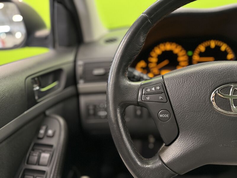 Toyota Avensis vaihtoauto