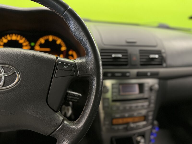 Toyota Avensis vaihtoauto