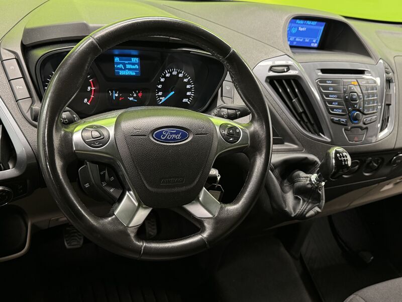 Ford Tourneo Custom vaihtoauto