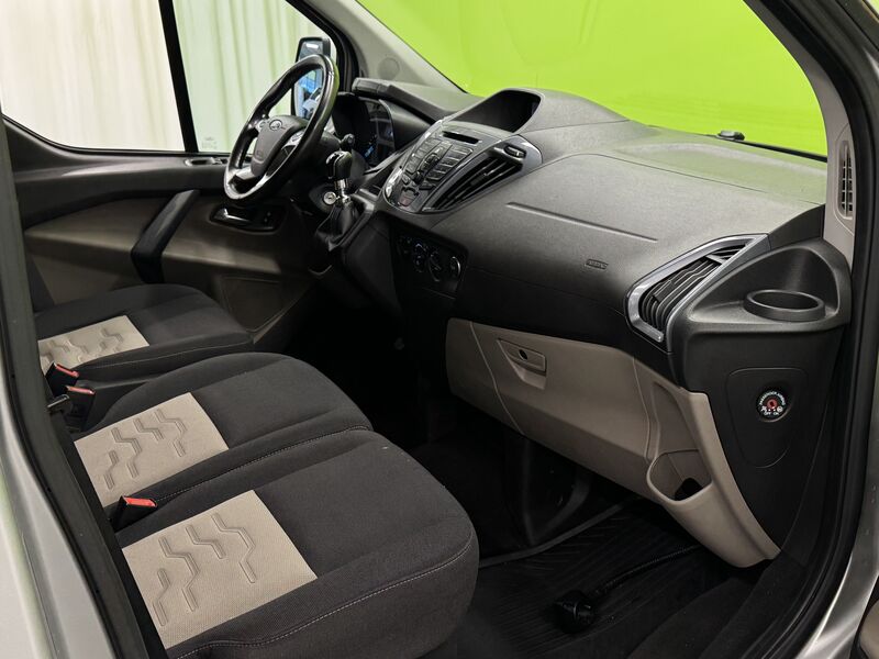 Ford Tourneo Custom vaihtoauto