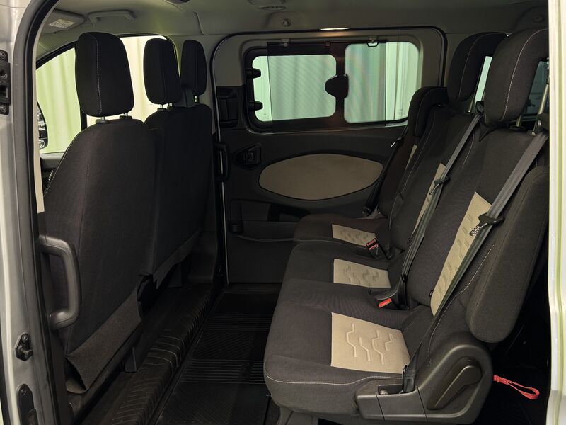 Ford Tourneo Custom vaihtoauto
