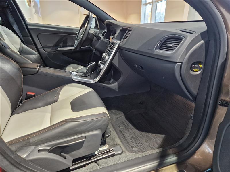 Volvo V60 Cross Country vaihtoauto