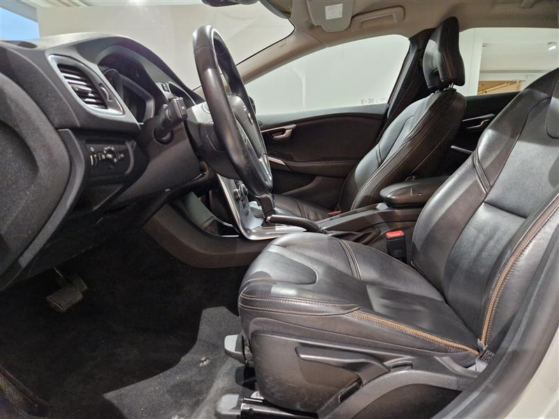 Volvo V40 Cross Country vaihtoauto