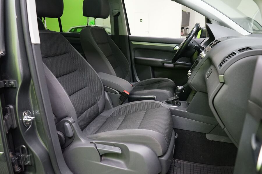 Volkswagen Touran vaihtoauto