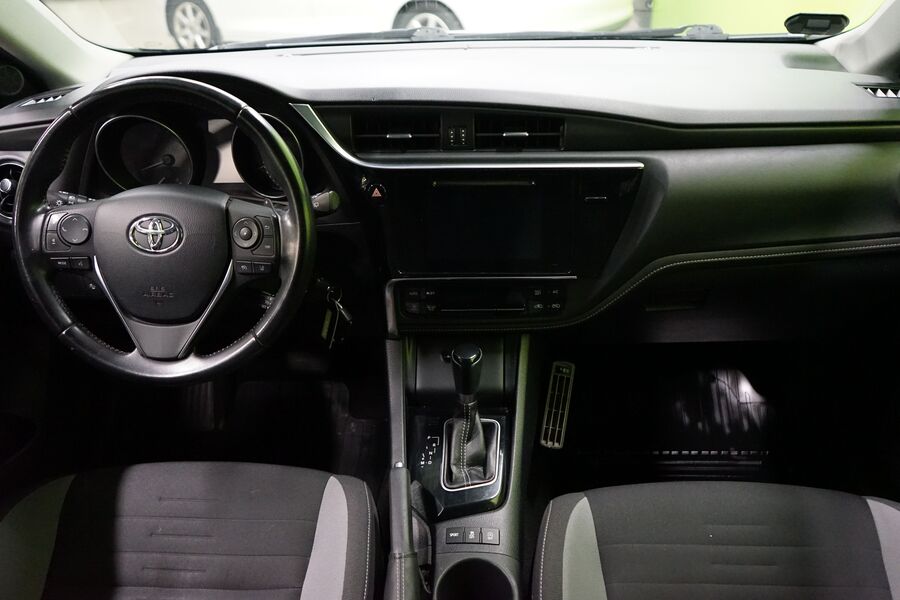 Toyota Auris vaihtoauto