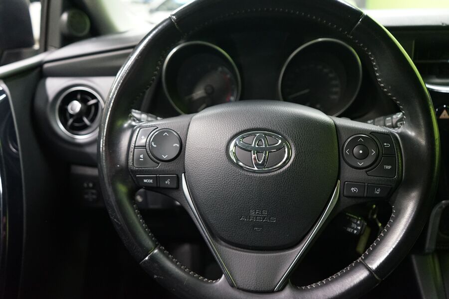 Toyota Auris vaihtoauto