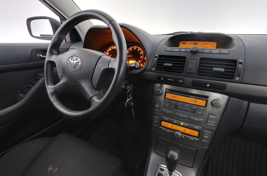 Toyota Avensis vaihtoauto