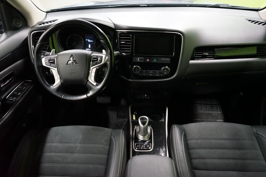 Mitsubishi Outlander PHEV vaihtoauto