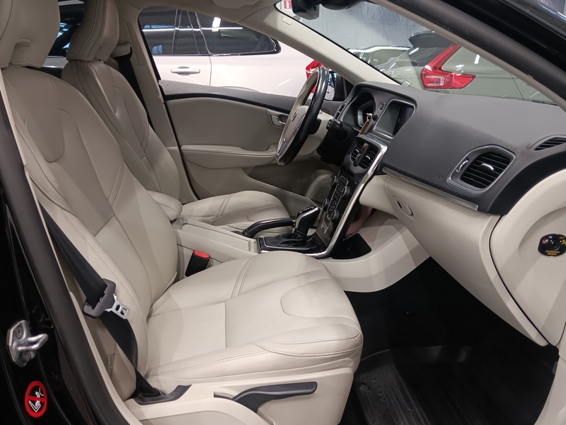 Volvo V40 vaihtoauto