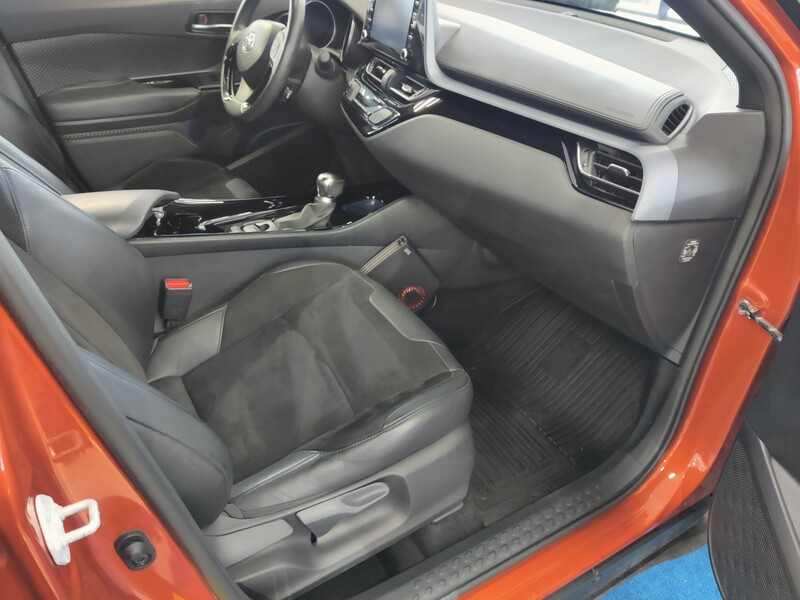 Toyota C-HR vaihtoauto