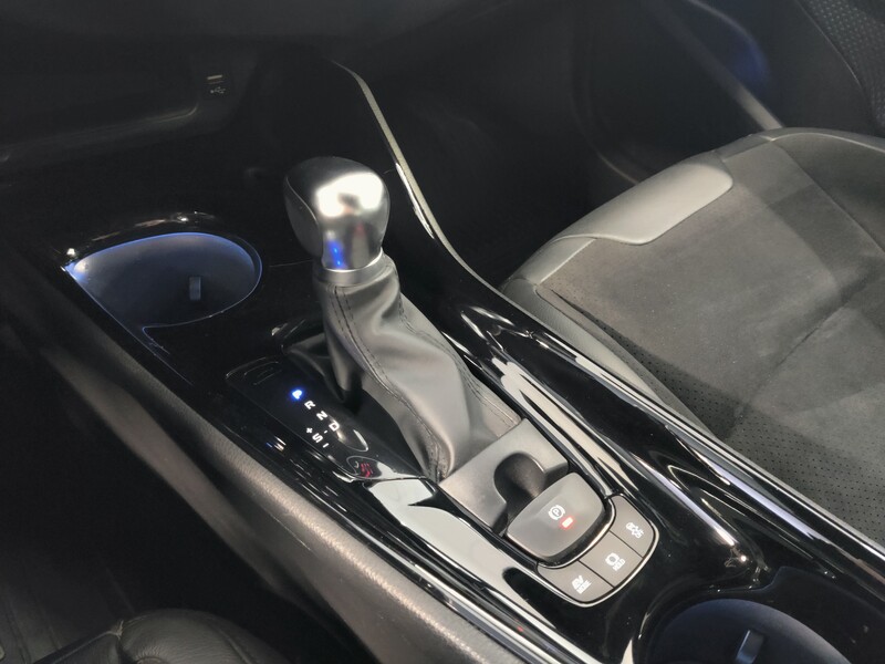 Toyota C-HR vaihtoauto