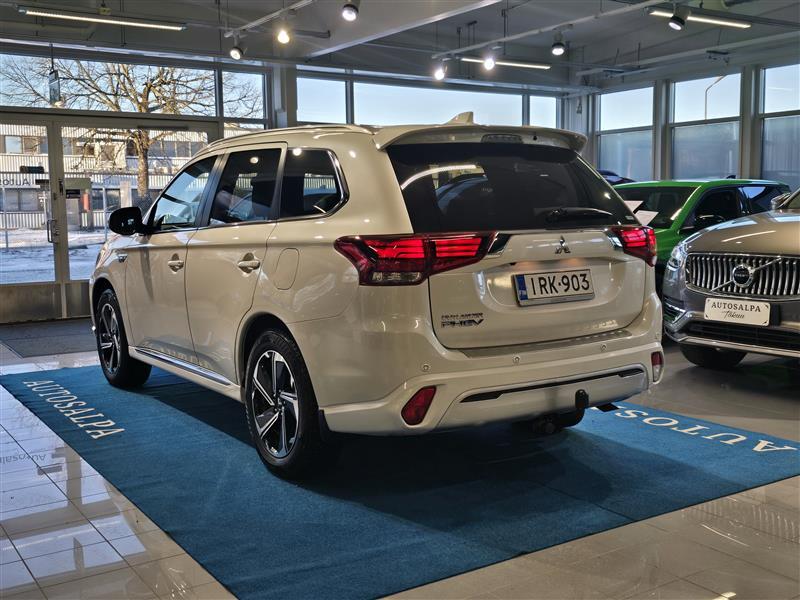 Mitsubishi Outlander PHEV vaihtoauto