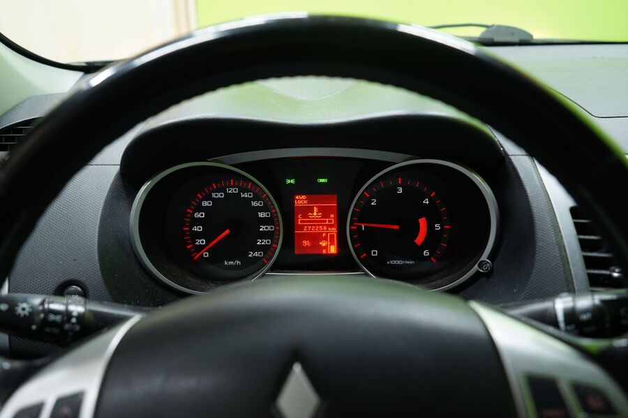 Mitsubishi Outlander vaihtoauto