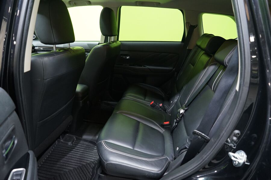 Mitsubishi Outlander PHEV vaihtoauto