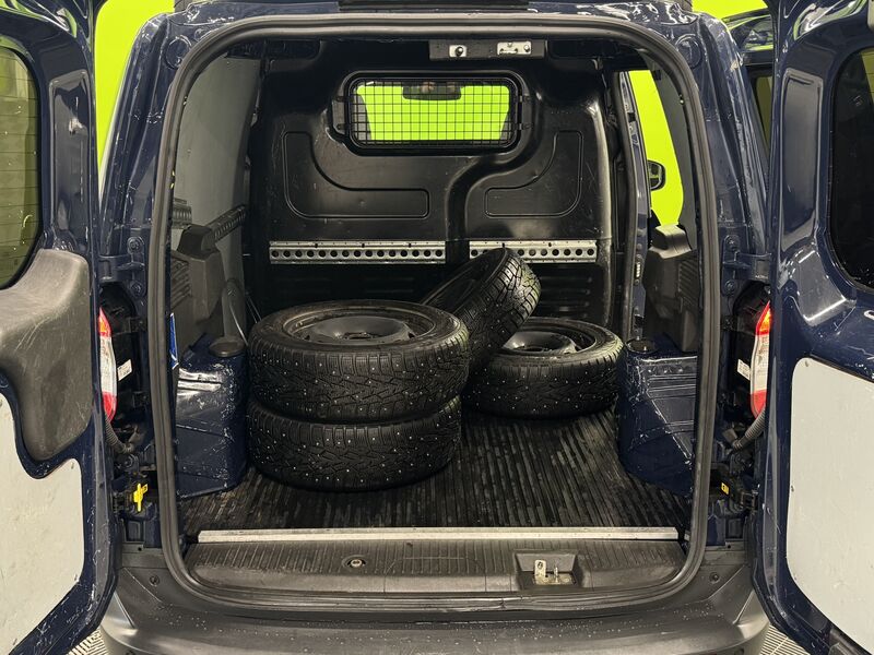 Ford Transit Courier vaihtoauto