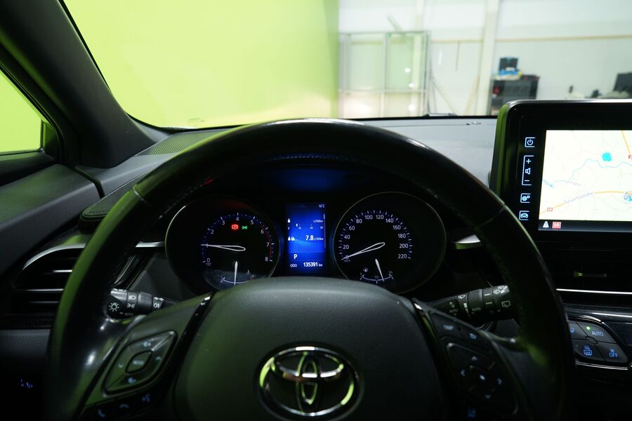 Toyota C-HR vaihtoauto