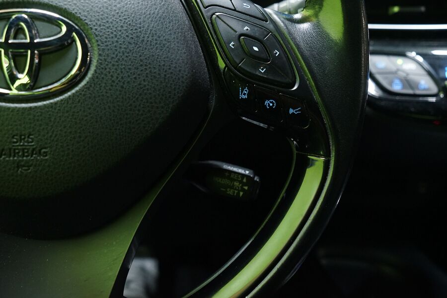 Toyota C-HR vaihtoauto