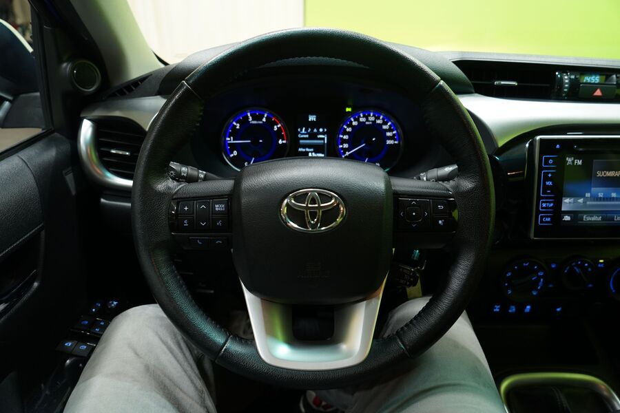 Toyota Hilux vaihtoauto