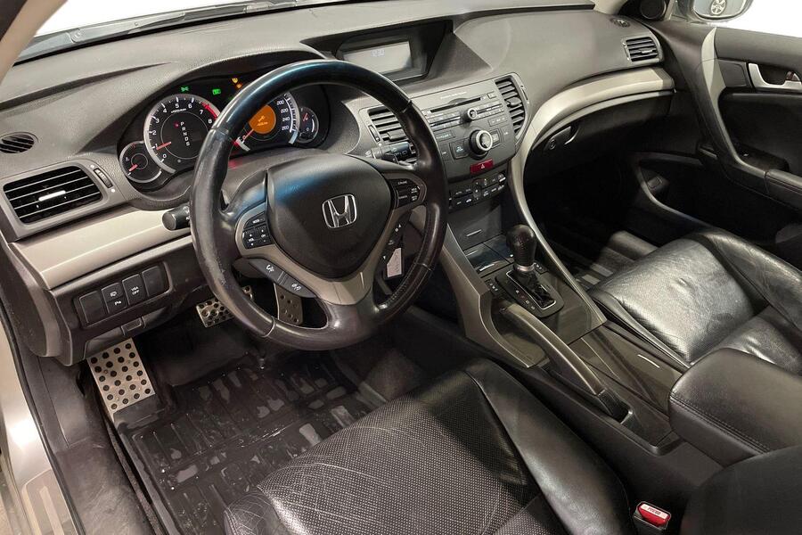 Honda Accord vaihtoauto