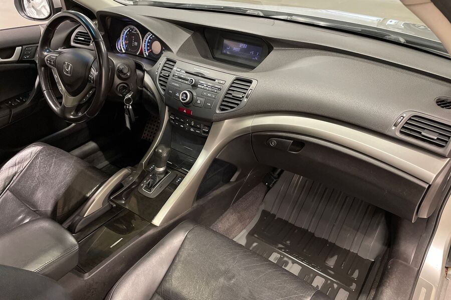 Honda Accord vaihtoauto