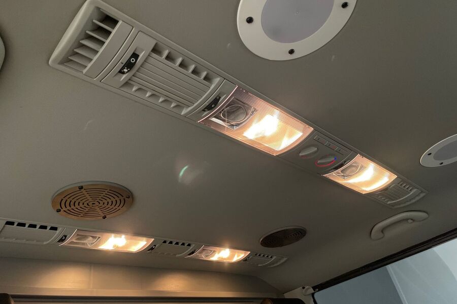 Volkswagen Caravelle vaihtoauto