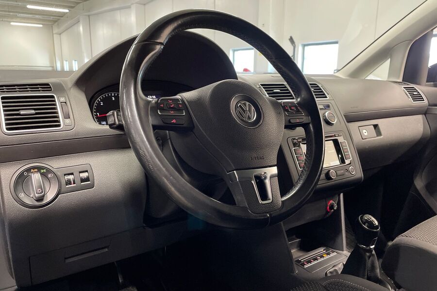 Volkswagen Touran vaihtoauto