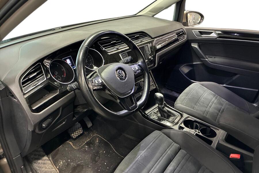 Volkswagen Touran vaihtoauto