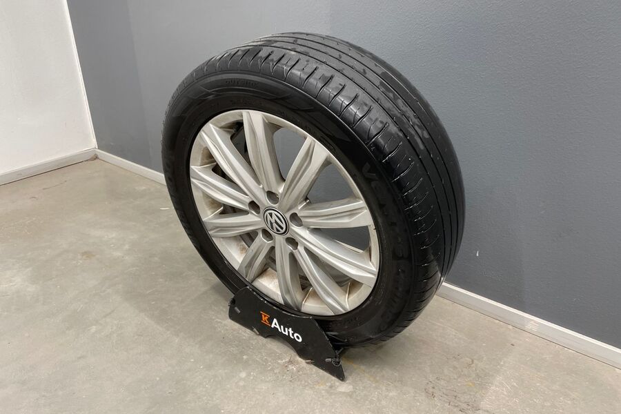 Volkswagen Touran vaihtoauto