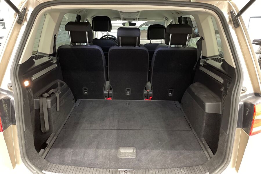 Volkswagen Touran vaihtoauto