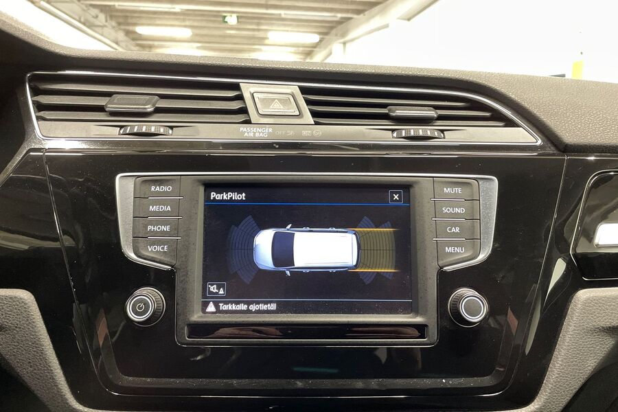 Volkswagen Touran vaihtoauto