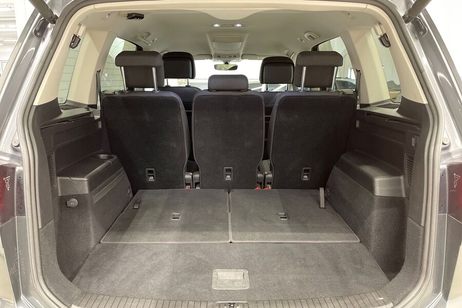 Volkswagen Touran vaihtoauto