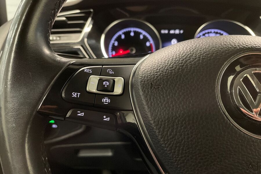 Volkswagen Touran vaihtoauto