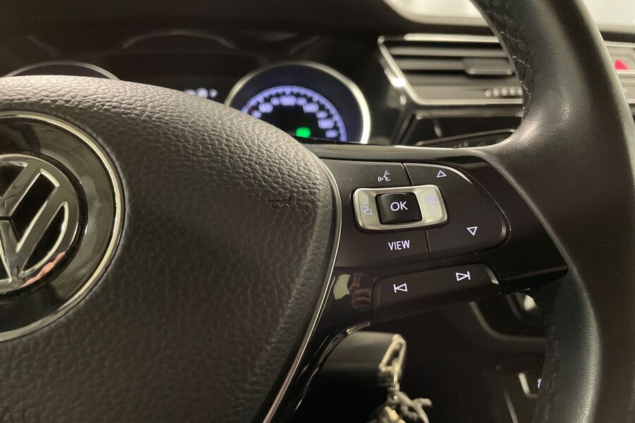 Volkswagen Touran vaihtoauto